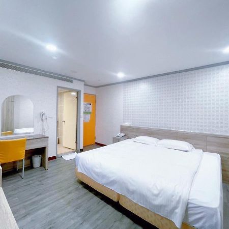 A22 Wei Lu Hotel Чжунли Екстериор снимка